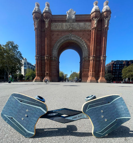 Snakeboard Pro 2.0 in front of teh Arc de Triomf Barcelona